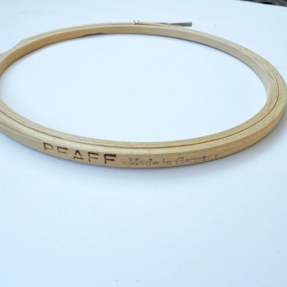 VTG PFAFF Embroidery Hoop Wood  Germany 8” 8.5” Wooden Thumb Screw